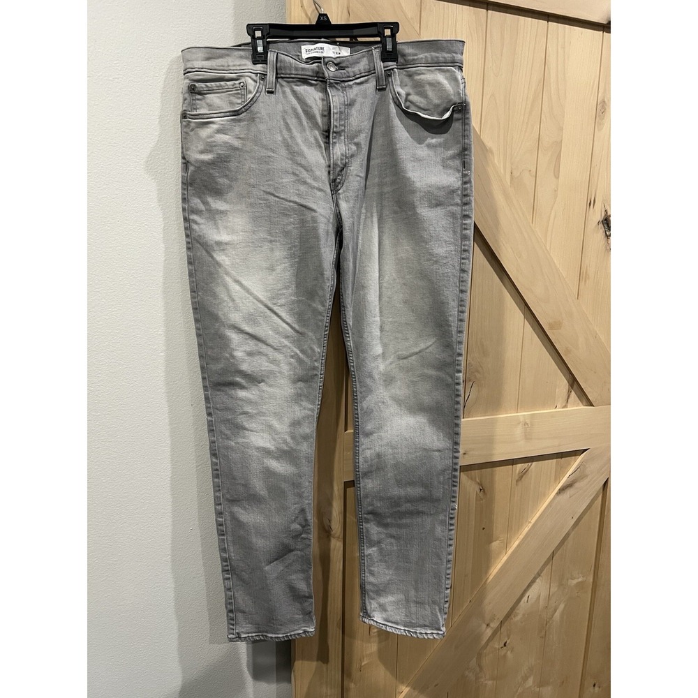 Men's Gray Signature Jeans By Levi Size 38/34  K48